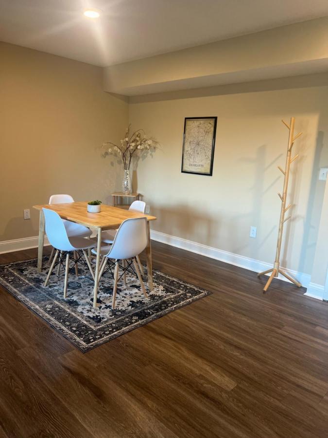 Apartment Spacious 2 Bed, 2 Bath Uptown Gem In The Heart Of The City-parking-wi-fi-balcony Cgv