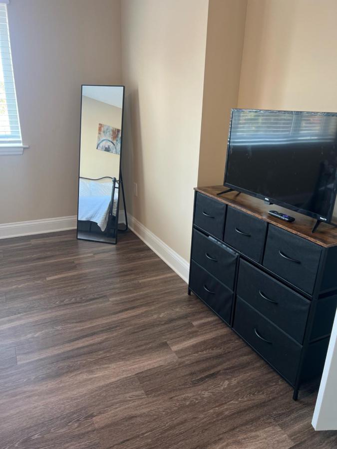 Spacious 2 Bed, 2 Bath Uptown Gem In The Heart Of The City-parking-wi-fi-balcony Cgv Apartment