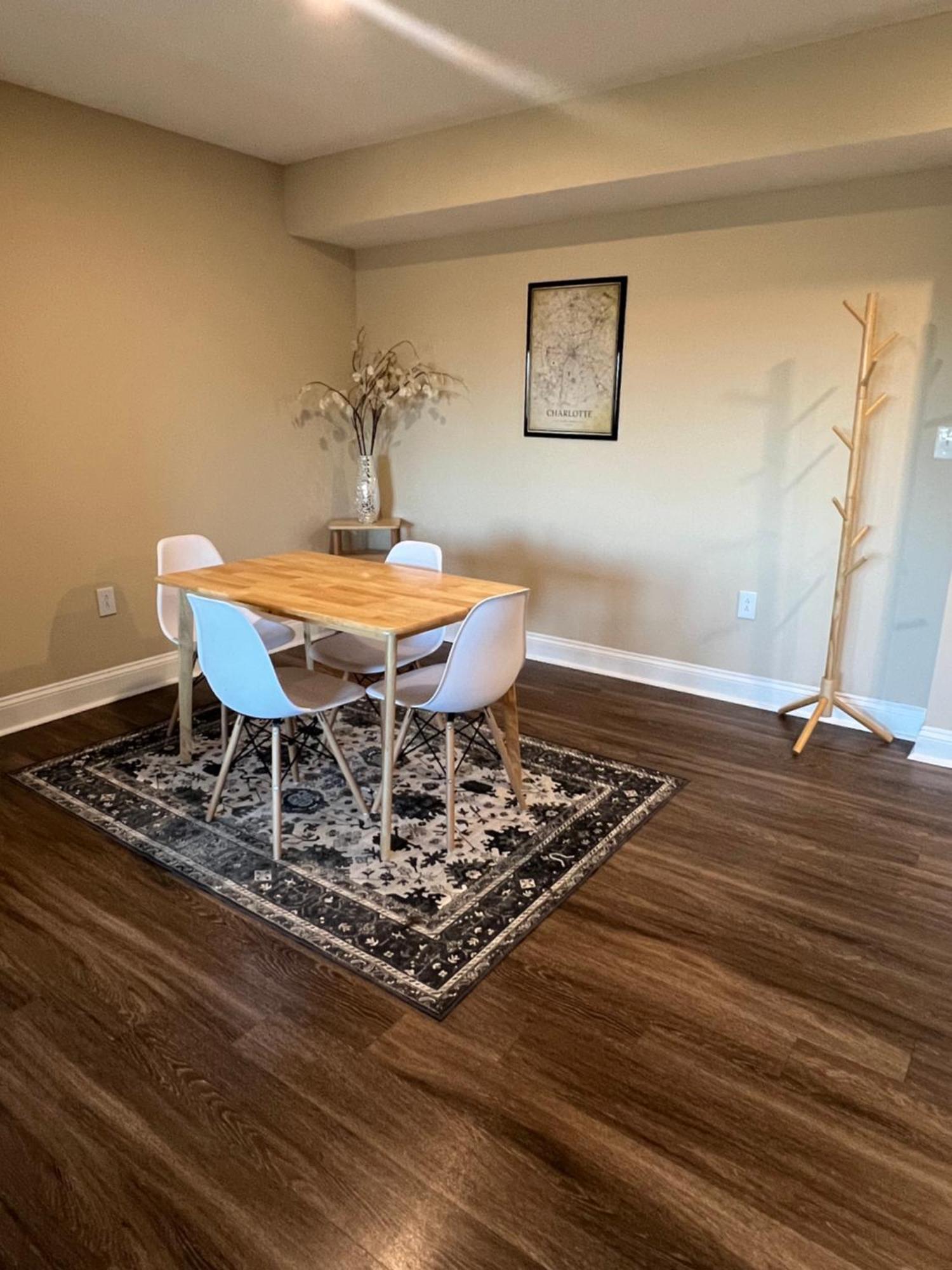 Spacious 2 Bed, 2 Bath Uptown Gem In The Heart Of The City-parking-wi-fi-balcony Cgv *