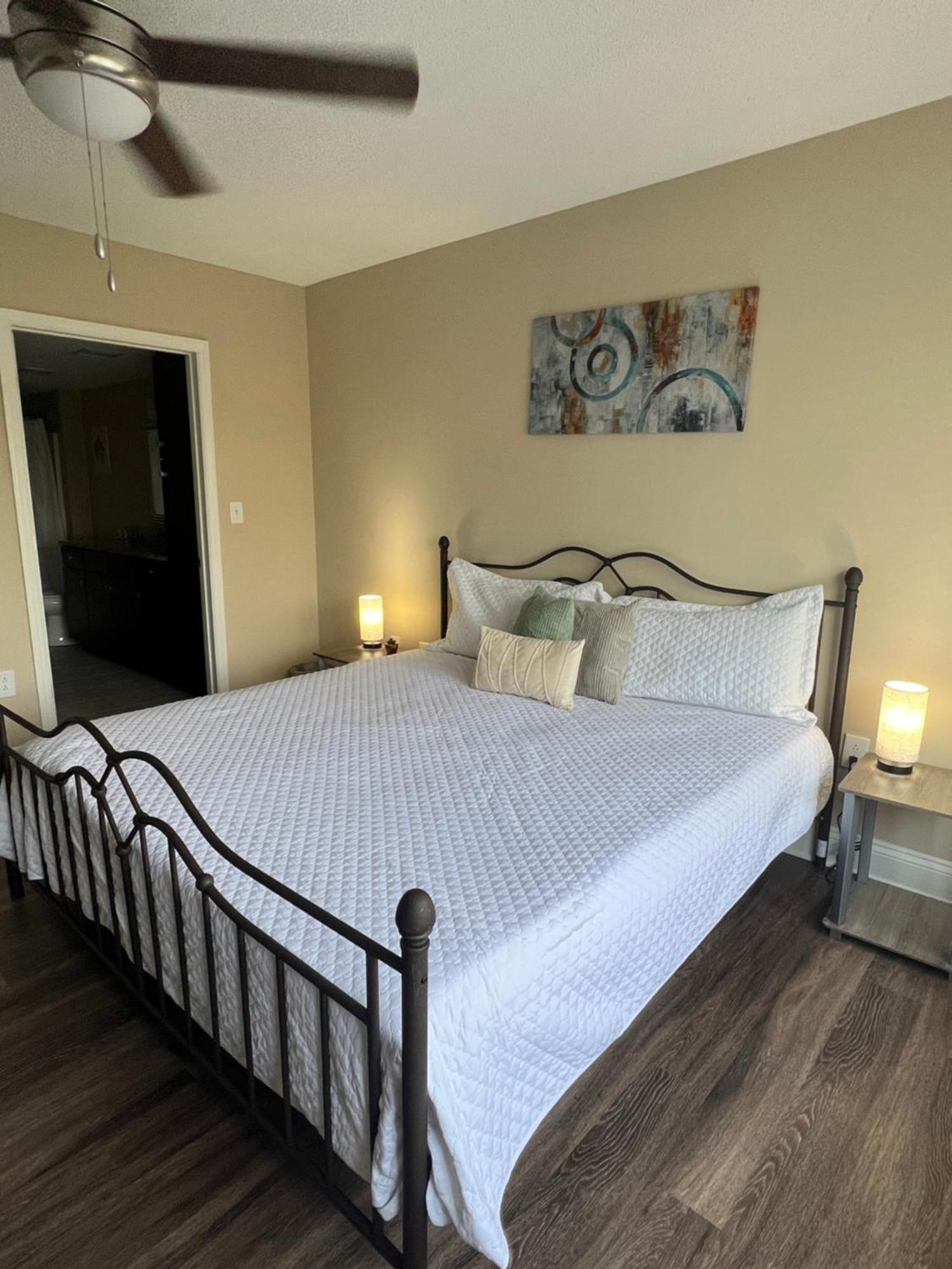 Spacious 2 Bed, 2 Bath Uptown Gem In The Heart Of The City-parking-wi-fi-balcony Cgv Apartment *