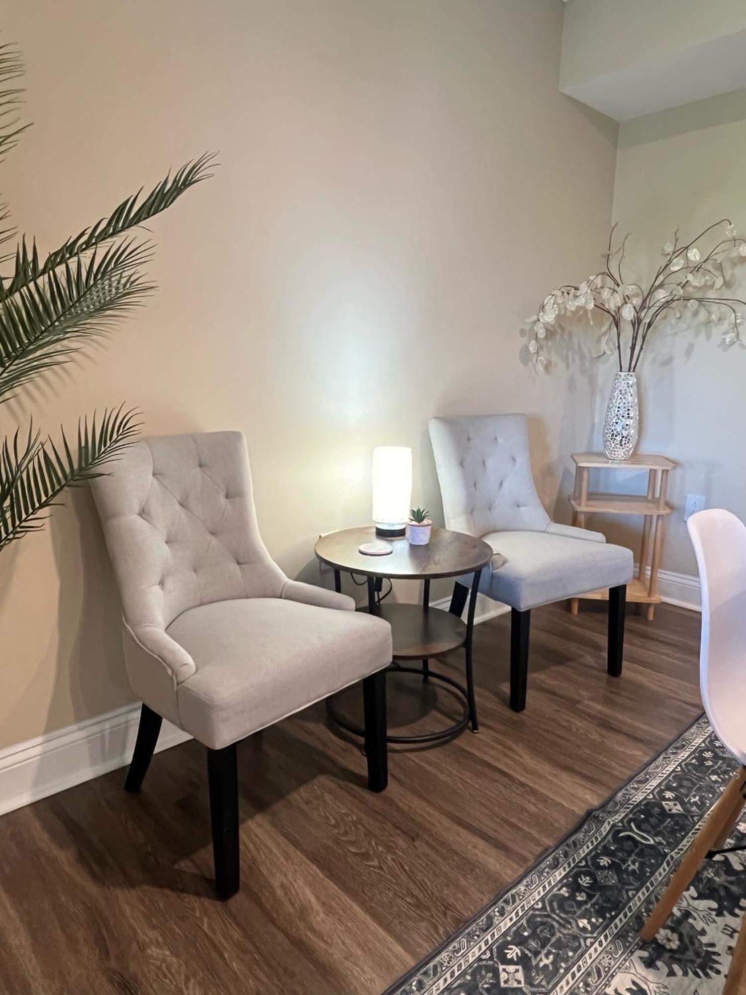 Spacious 2 Bed, 2 Bath Uptown Gem In The Heart Of The City-parking-wi-fi-balcony Cgv *