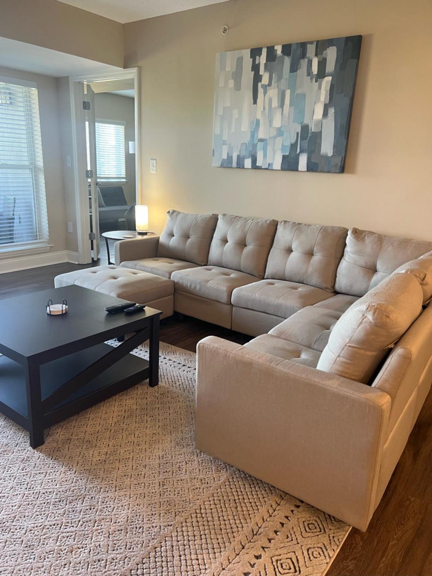 Spacious 2 Bed, 2 Bath Uptown Gem In The Heart Of The City-parking-wi-fi-balcony Cgv